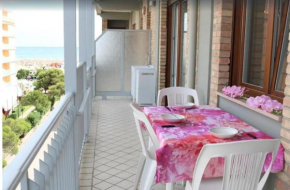 Joyful sea-view apartment with beach place